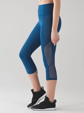 Lululemon Body Con Crop in Poseidon